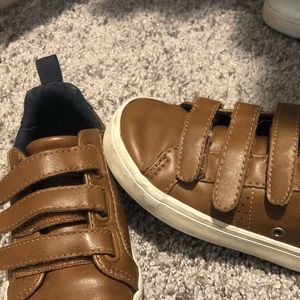 Old navy brown shoes